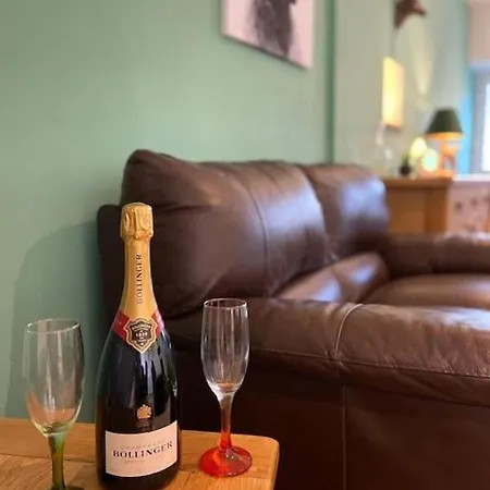 Rural 5* Cottage, Winton With Hot Tub, New. *