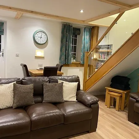 Rural 5* Cottage, Winton With Hot Tub, New. *