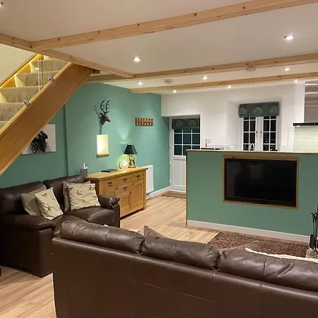 Rural 5* Cottage, Winton With Hot Tub, New. *