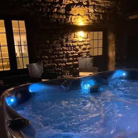 Rural 5* Cottage, Winton With Hot Tub, New. *